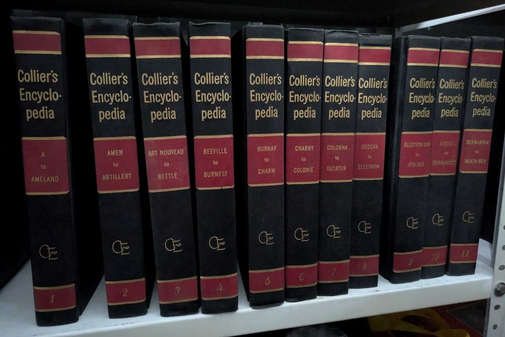 Ediçao Completa - Colliers Encyclopedia + Dicionario + Biblia