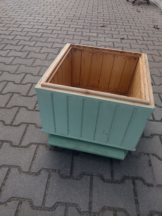 3 Ule wielkopolskie 10 ramkowe z pszczołami. pszczołami