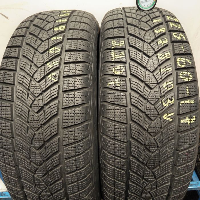 225/60R17 Goodyear Ultra Grip Performance