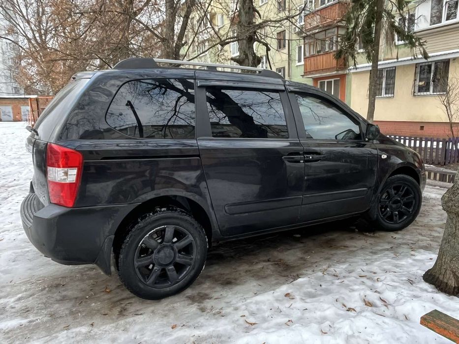 Продам Kia Carnival
