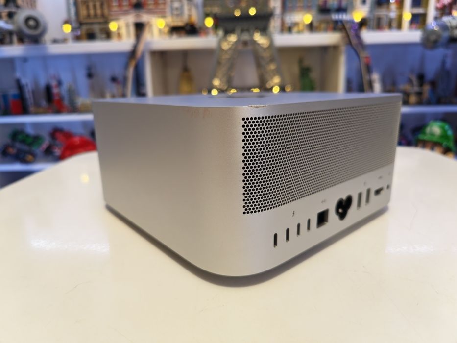 Mac Studio M2 Max 32GB RAM 512 SSD 12CPU 30GPU + monitor Samsung M8 + Klawiatura Apple + Myszka Apple