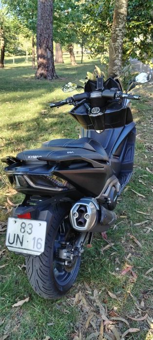 KYMCO Ak 550 como nova