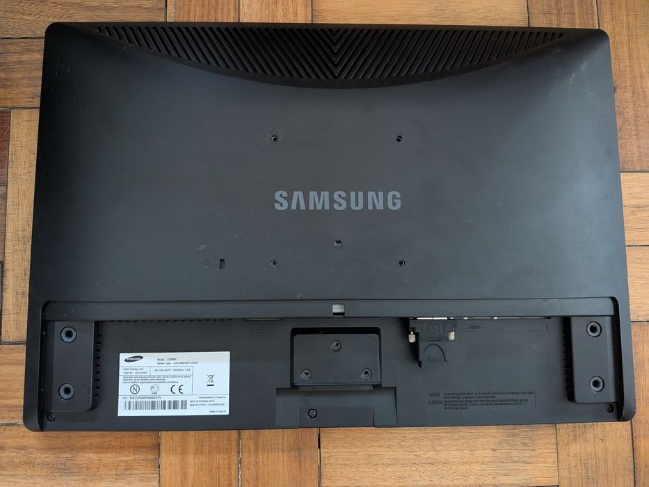 Monitores Samsung 22 e Lg 20