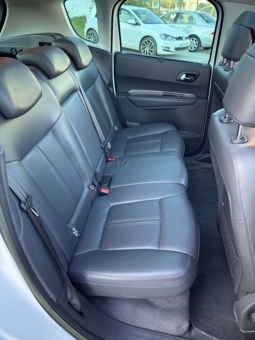 Peugeot 3008 – Automático | Híbrido Diesel | Muito Económico