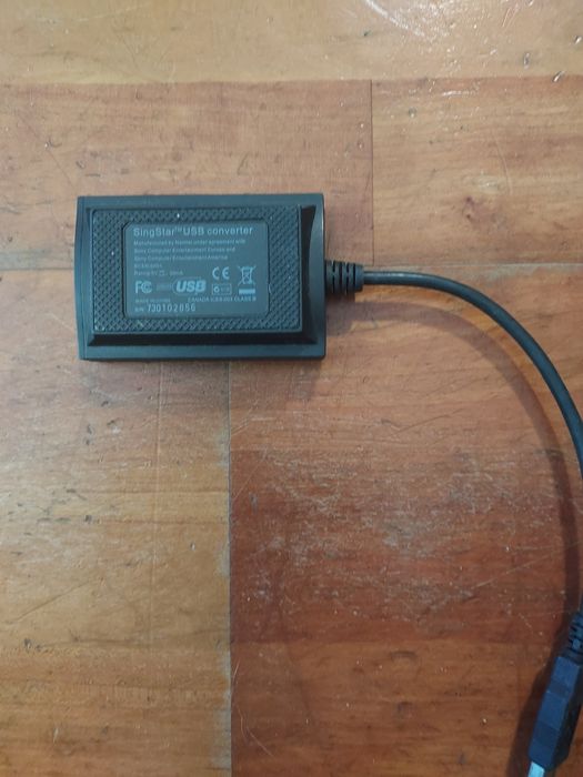 Mikrofon Singstar wraz z adapterem