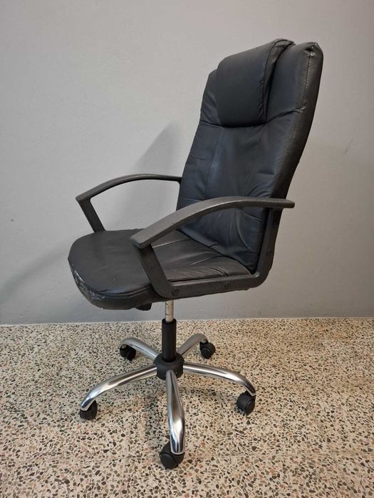 Cadeira Escritório Ajustável e C/ Rodas