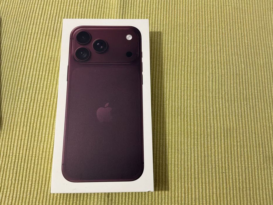 iPhone 18 Pro  Max 256GB Burgundy Selado.