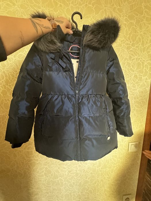 Продам зимнюю курточку на девочку 9 лет