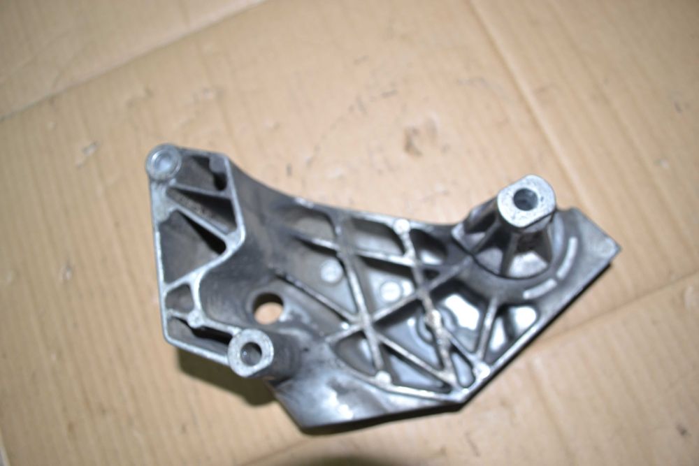 Кронштейн двигуна Volkswagen Golf IV/Sharan/Skoda Octavia 1.9 TDI