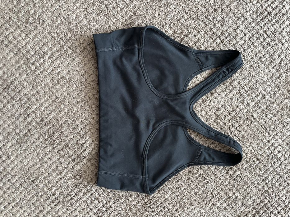 Спортивний топ Nike