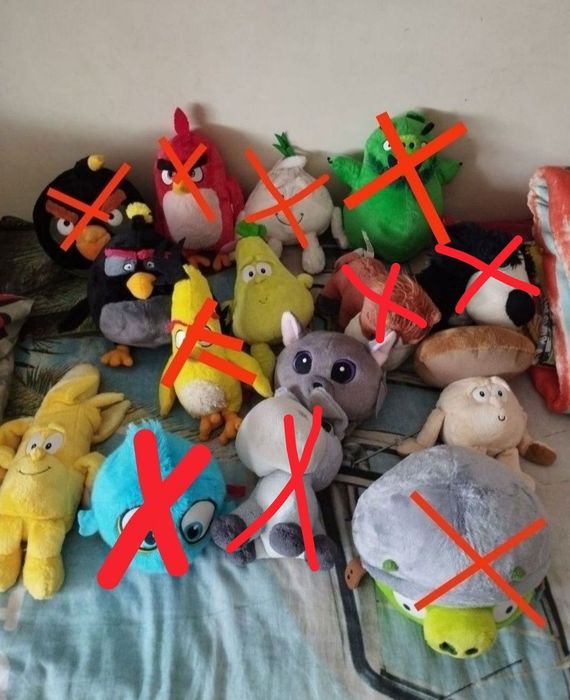 Vários peluches Angry birds e Gang dos legumes