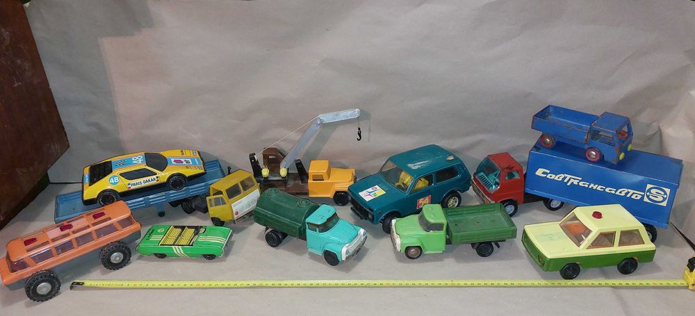 Игрушечные машинки