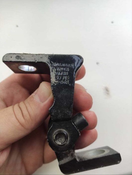 Jetta MK 6 Vl Петля правой двери