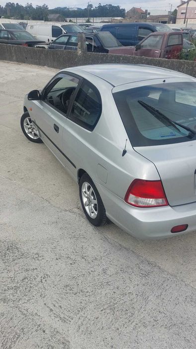 Hyundai Accent 1.5 CRDi Comercial (2003) – Fiável e Super Económico!
