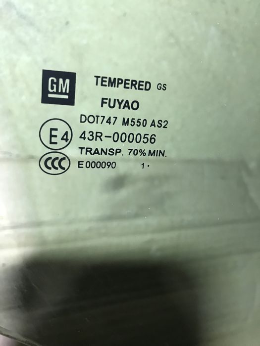 Скло правої передньої двері