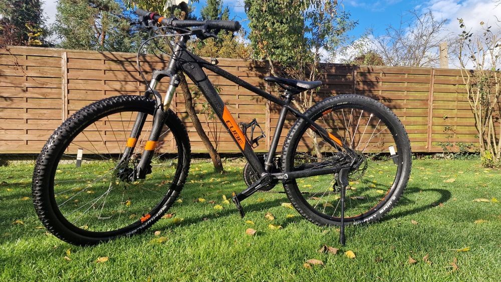 Rower Cube Aim Pro MTB 16' na kole 27 5