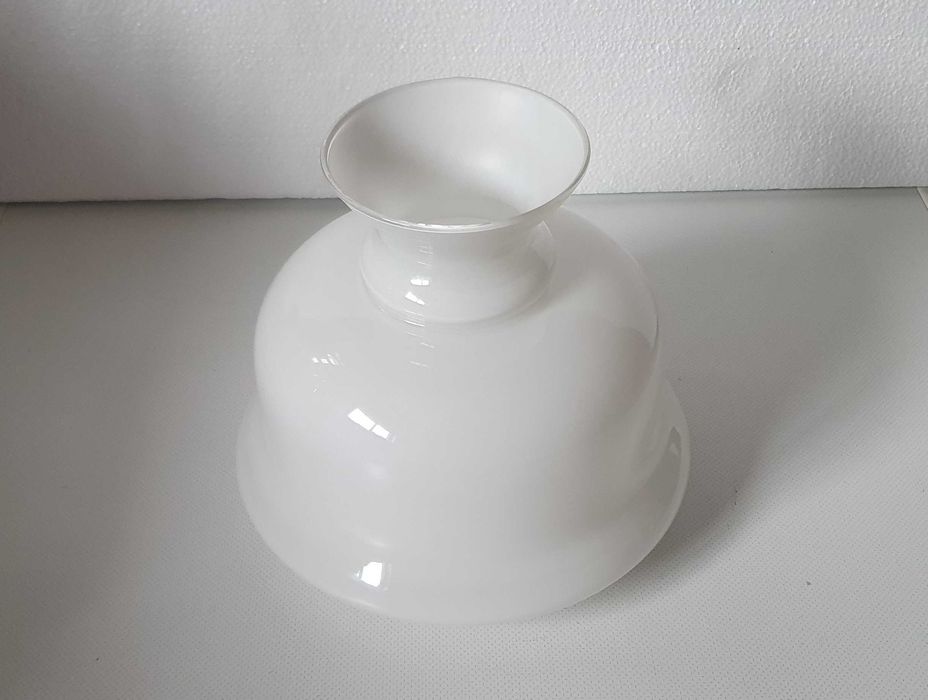 Candeeiro Aplique de parede em estanho e vidro opalino, 46cm, anos 50