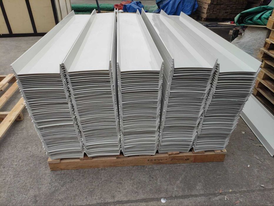 Bandeja / Canal em PVC 3mm (2,10m) – Nova para sementeira ou porta-alvéolos