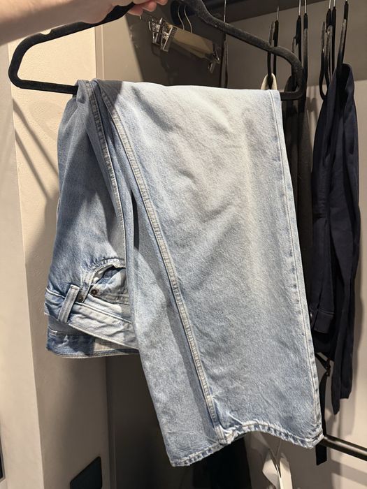 Джинсы от бренда Zara