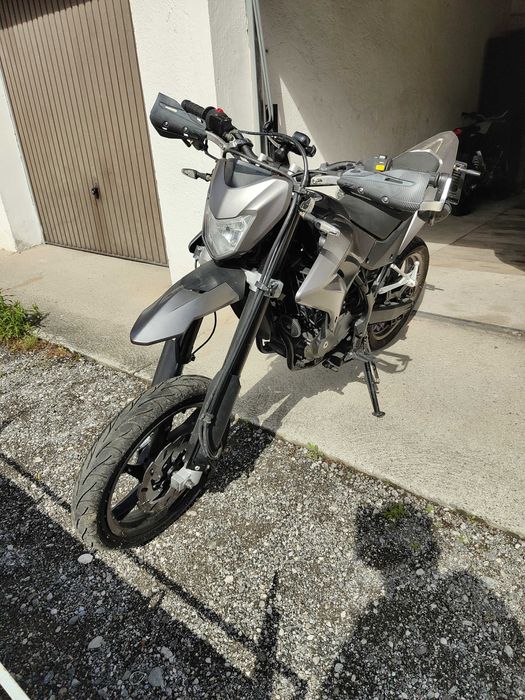Motocykl supermoto 125 GENERIC