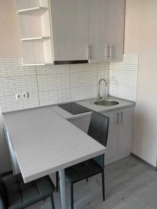 Продам Гостиночку в районе Одесской