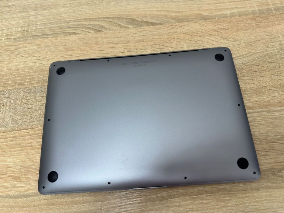 Продам MacBook Air 2020 i3 8/128