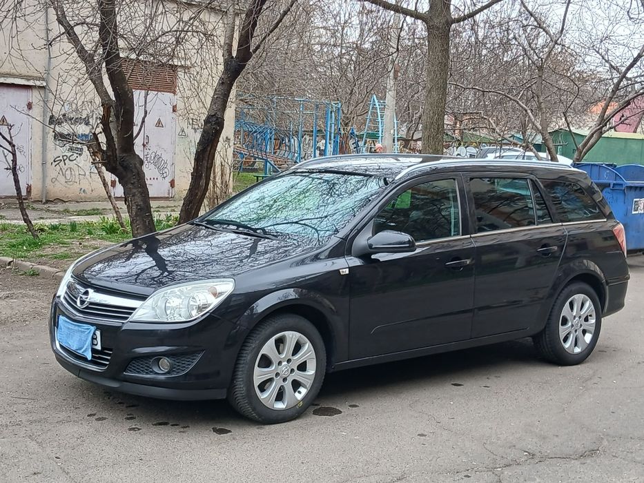 Опель астра Н  универсал