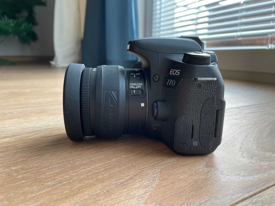 DSLR Canon 77D + Lense 18-55mm