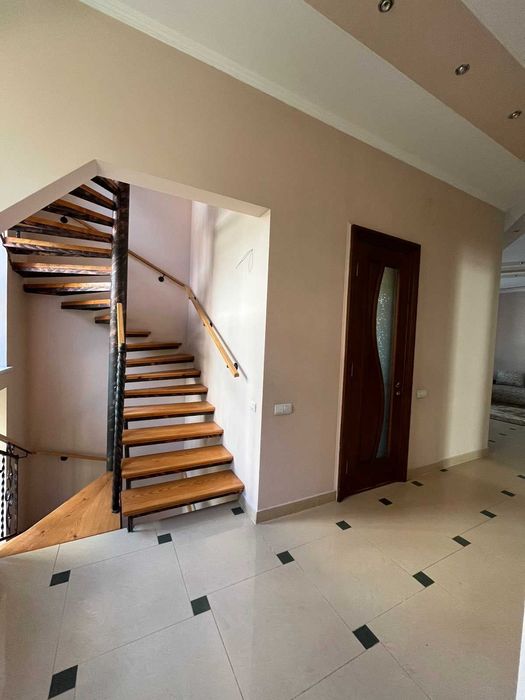 Продаж маєтку в парковій зоні