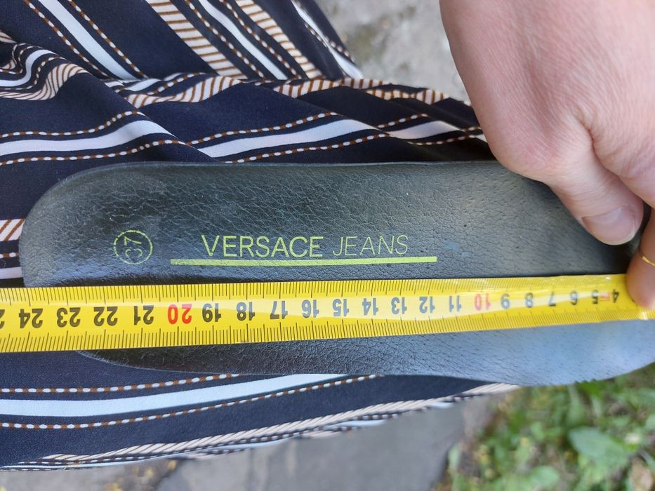 Оригінальні кросівки Versace