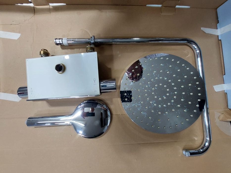 Coluna de Duche Termostática ROCA com Prateleira Integrada