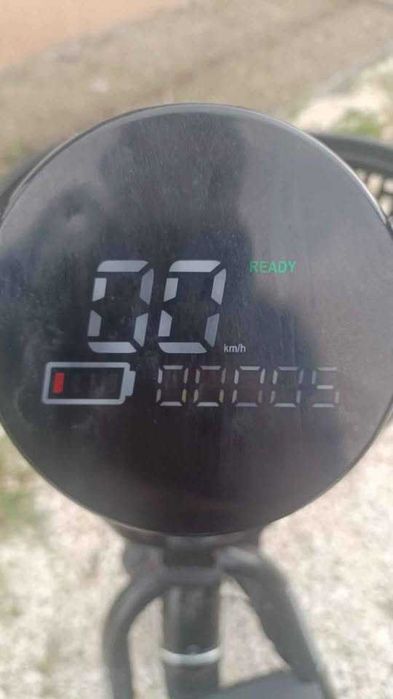 Triciclo NOVO ! comprado em outubro, não foi utilizado, excelente para idosos e pessoas com baixa mobilidade.