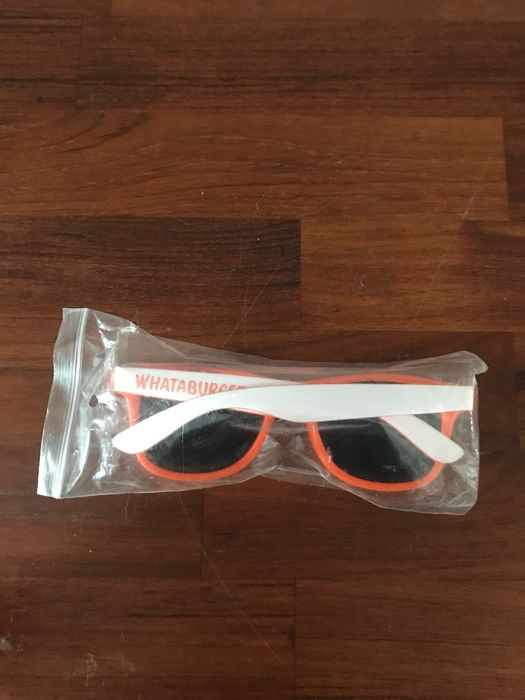 Biało pomarańczowe okulary przeciwsłoneczne