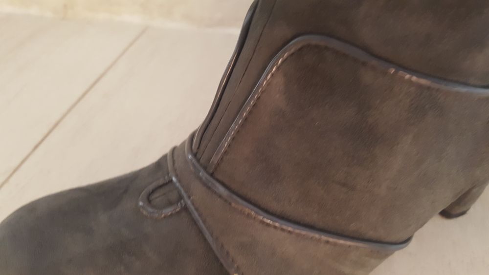 Długie szare kozaki na obcasie firmy HEGO'S