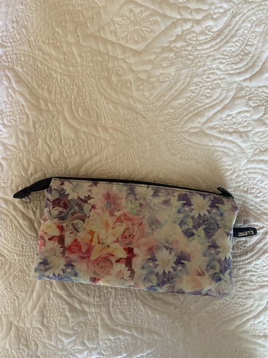 Estojo Ghuts com 3 Compartimentos – Raparigas e Cidade