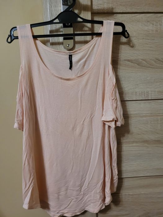 Bluzka odkryte ramiona