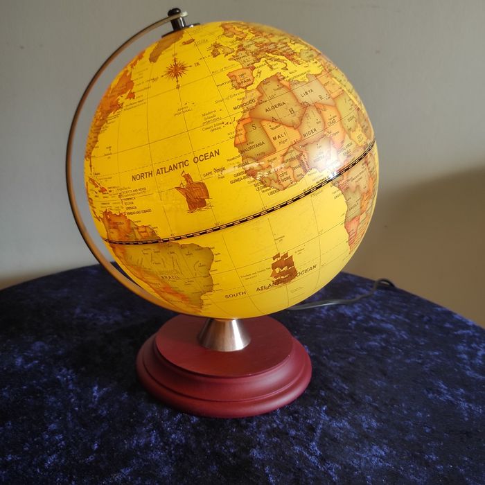 Lampa globus Mapa świata Super prezent.