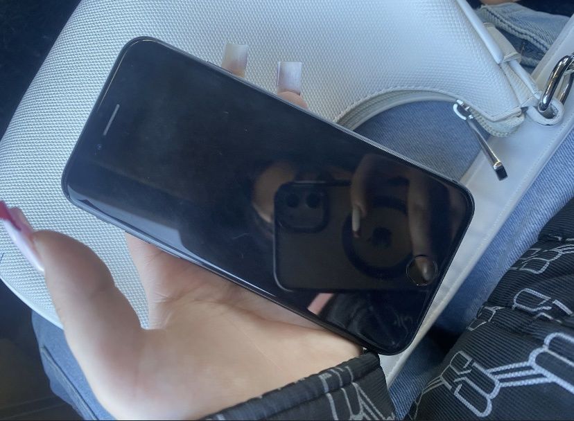 Айфон 8 в хорошому стані