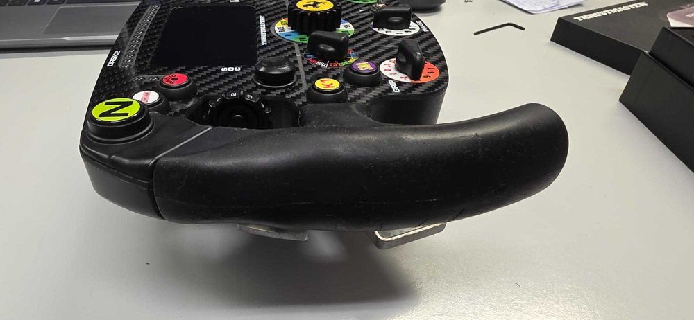 Volante Ferrari SF1000 thrustmaster