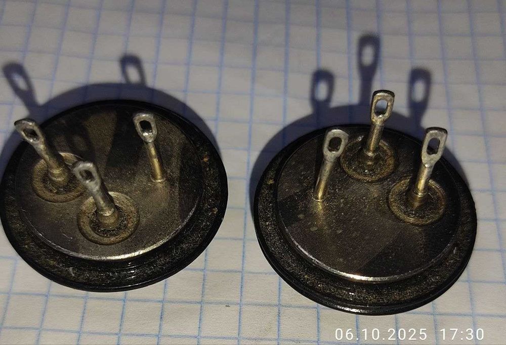 Транзисторы 2Т803А 1970 год новые 2 штуки в наличии не из распайки