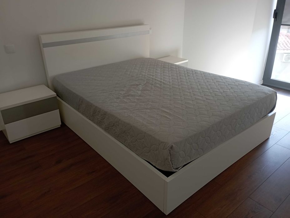 Vendo cama de casal + colchão