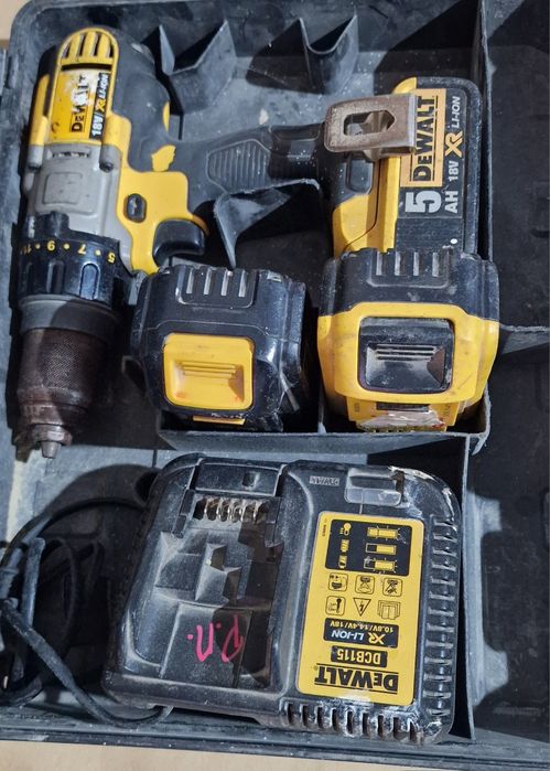 Máquina de furar a trabalhar