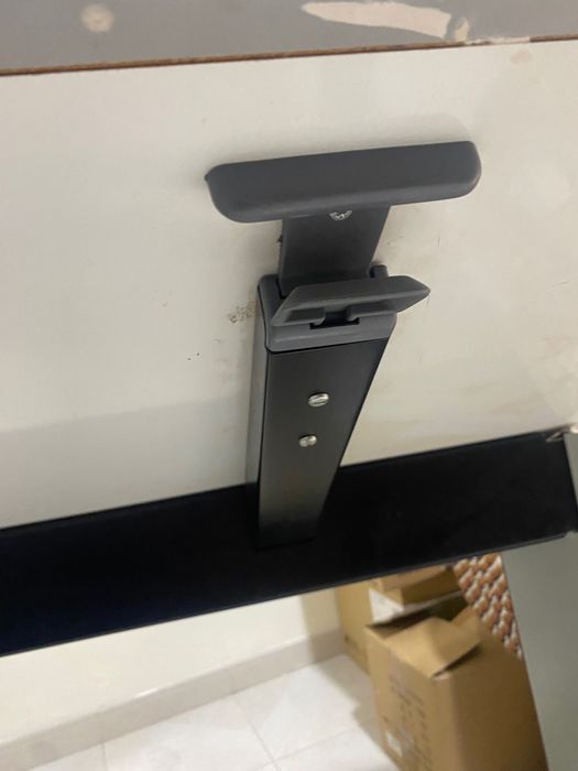 Secretária de grandes dimensões