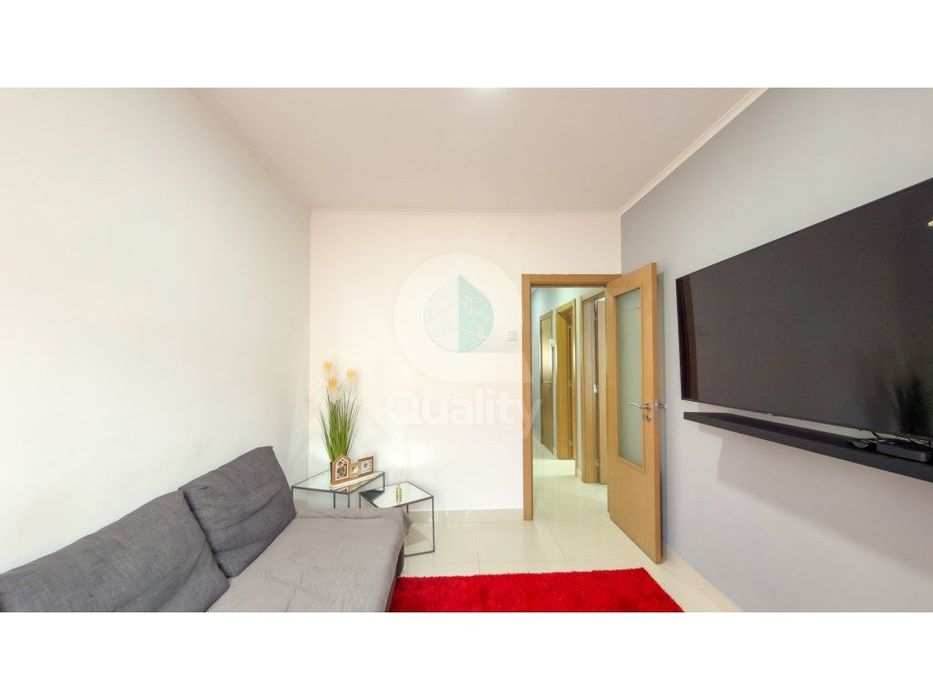 Apartamento T3 convertido em T2 na Verderena