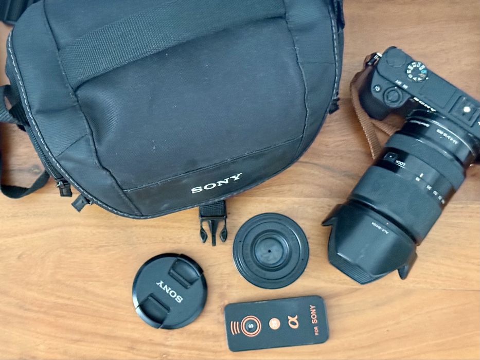 Sony A6000 + Sony SEL-18200LE + Sigma 60mm f/2.8 DN Art | Kit Completo