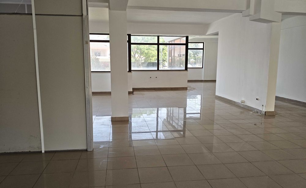 Excelente Loja para Arrendamento no Alto do Forno – Localização Central, Figueira da Foz