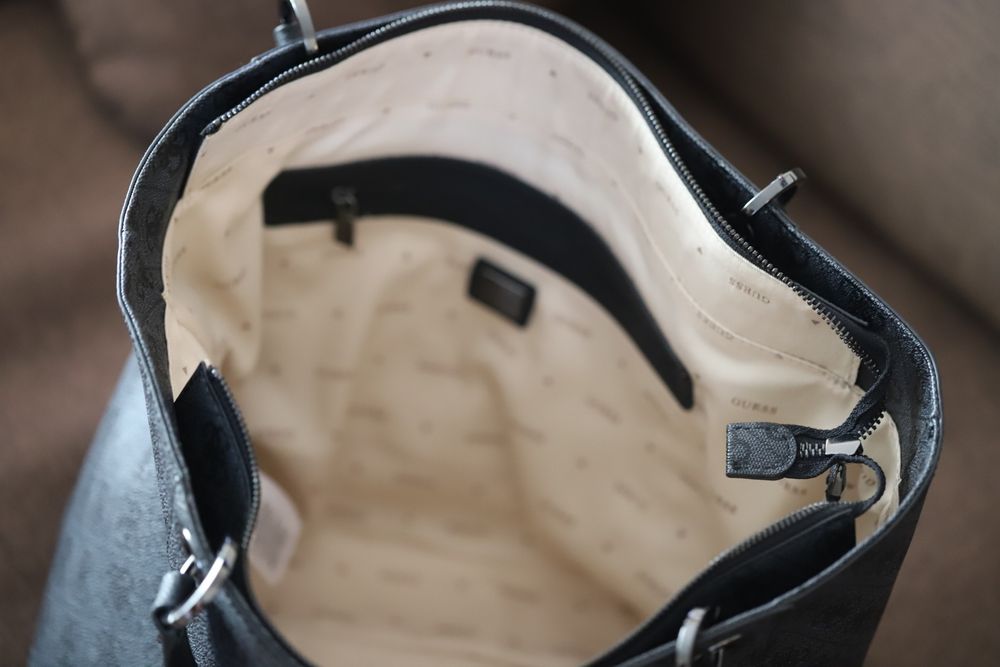 GUESS Shopperka model Noelle