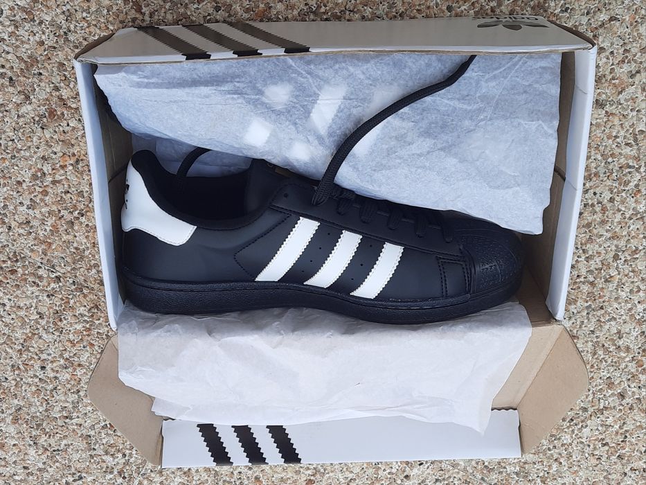 Sapatilhas adidas novas sem uso.