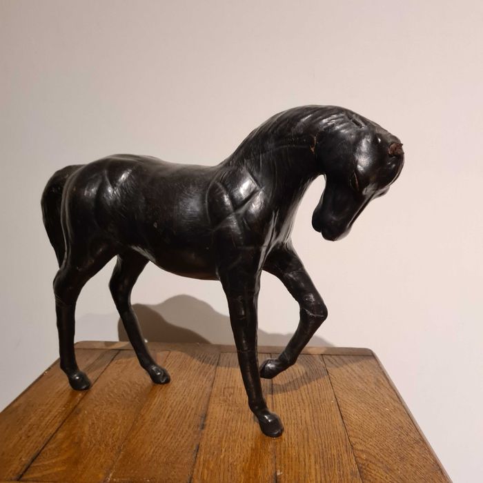 Cavalo revestido de Couro- Vintage