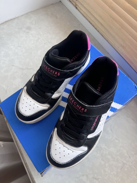 Кеди дівчачі skechers
